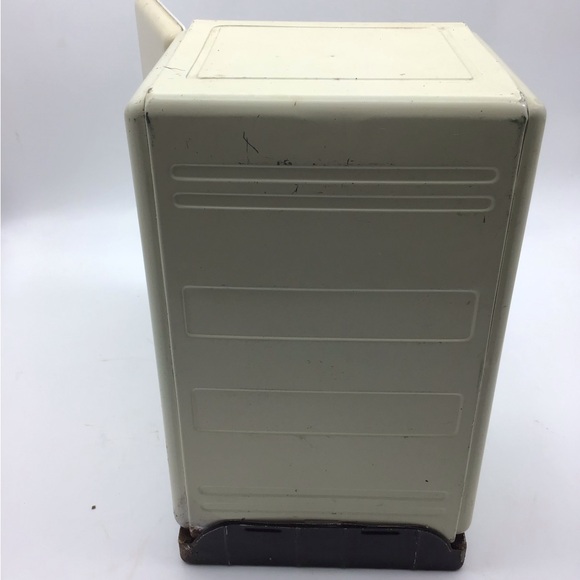 1950’s German Toy Tin Kitchen Set - Picture 9 of 9